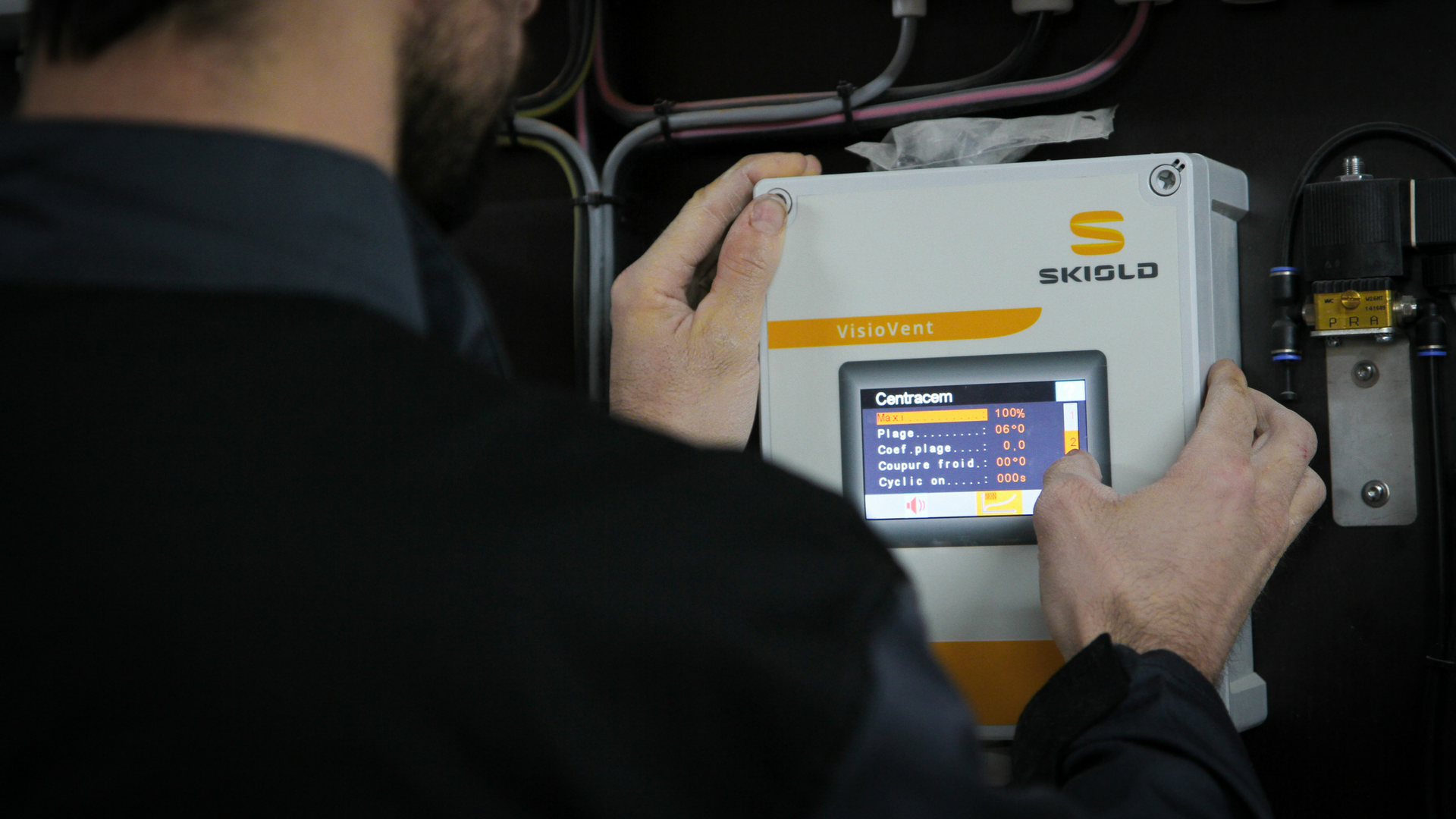 Precise control of ventilation, heating, soaking, high pressure cooling and sprinkling